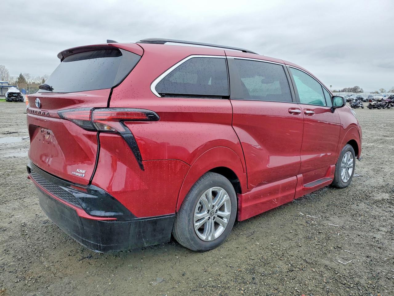 2023 Toyota Sienna Xse 7-Passenger - Фото 3