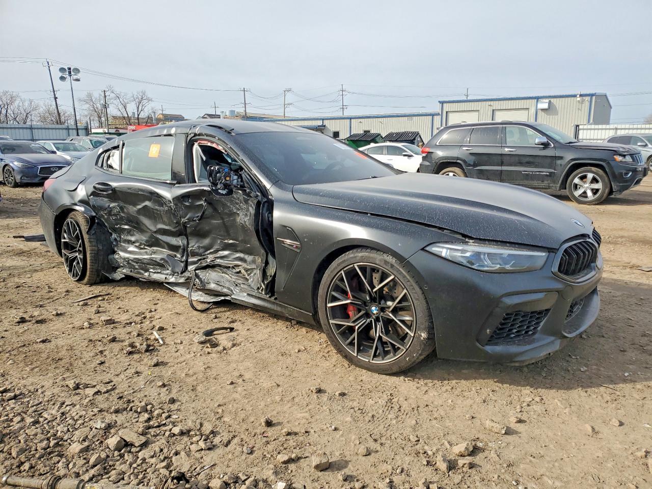 2022 BMW M8 - Фото 4