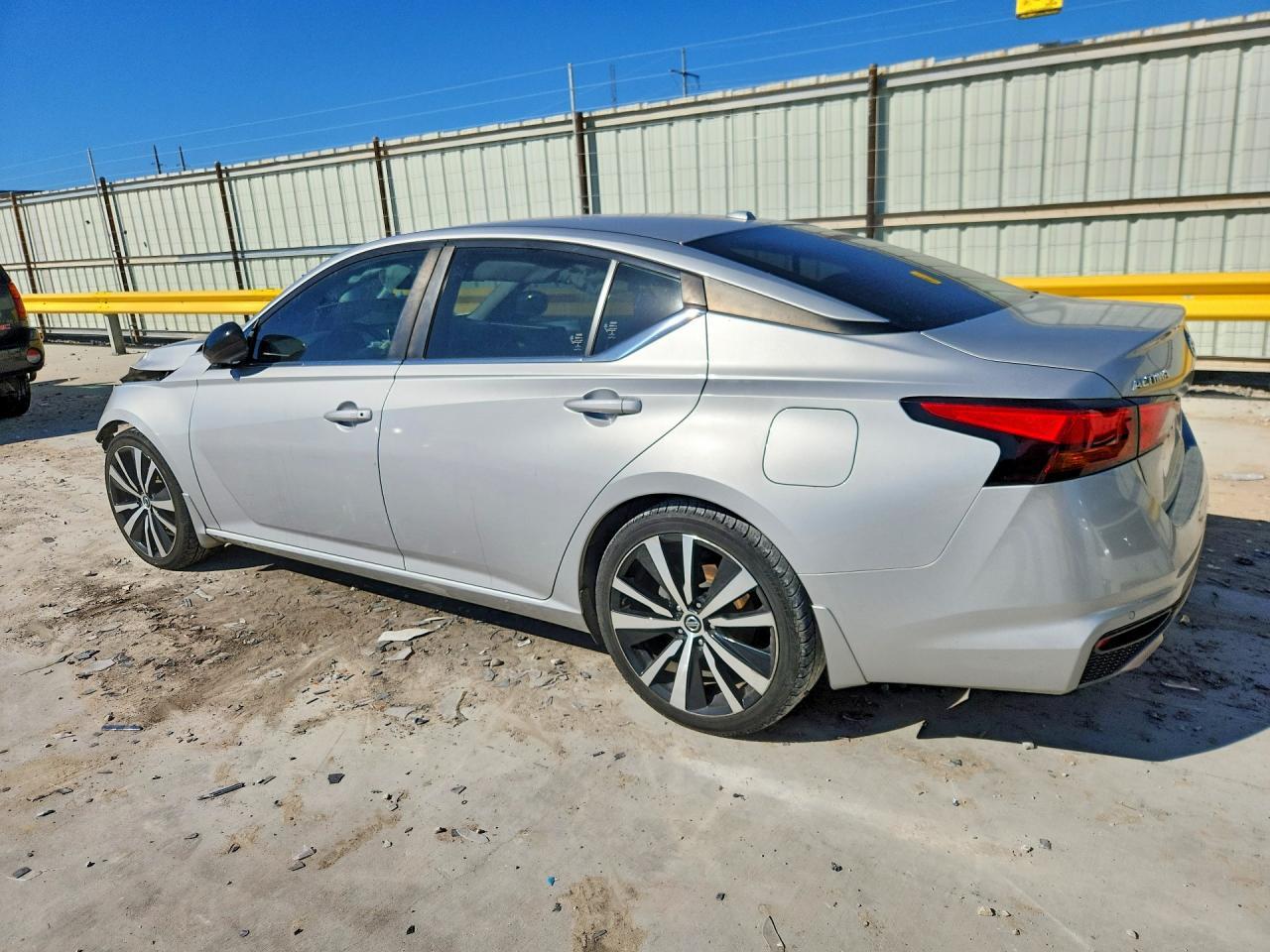 2020 Nissan Altima Sr - Фото 2