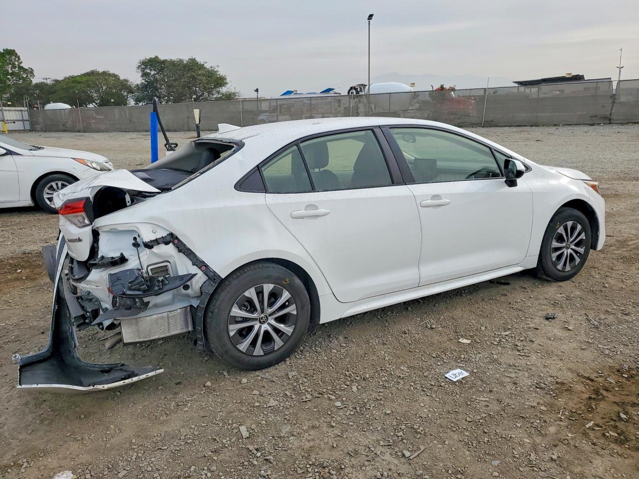2022 Toyota Corolla Hybrid Le - Image 3