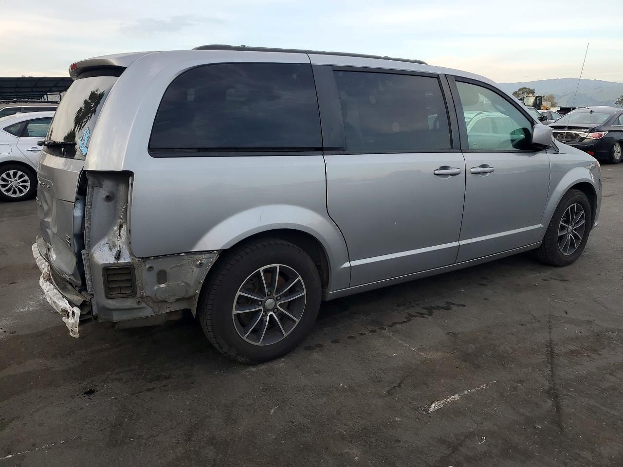 2019 Dodge Grand Caravan Gt - Image 3
