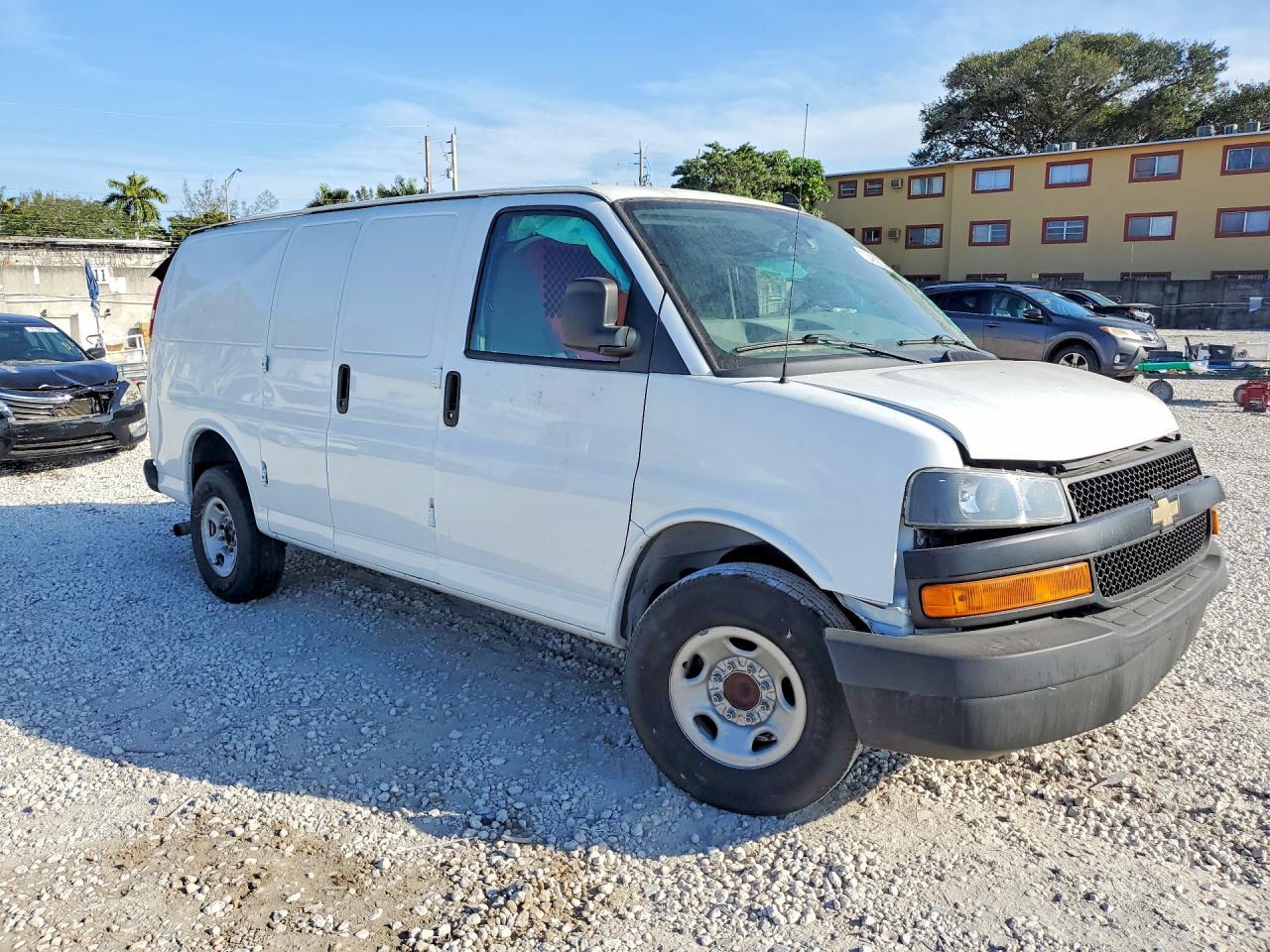 2019 Chevrolet Express G2500 Utility / Service Van - Фото 4