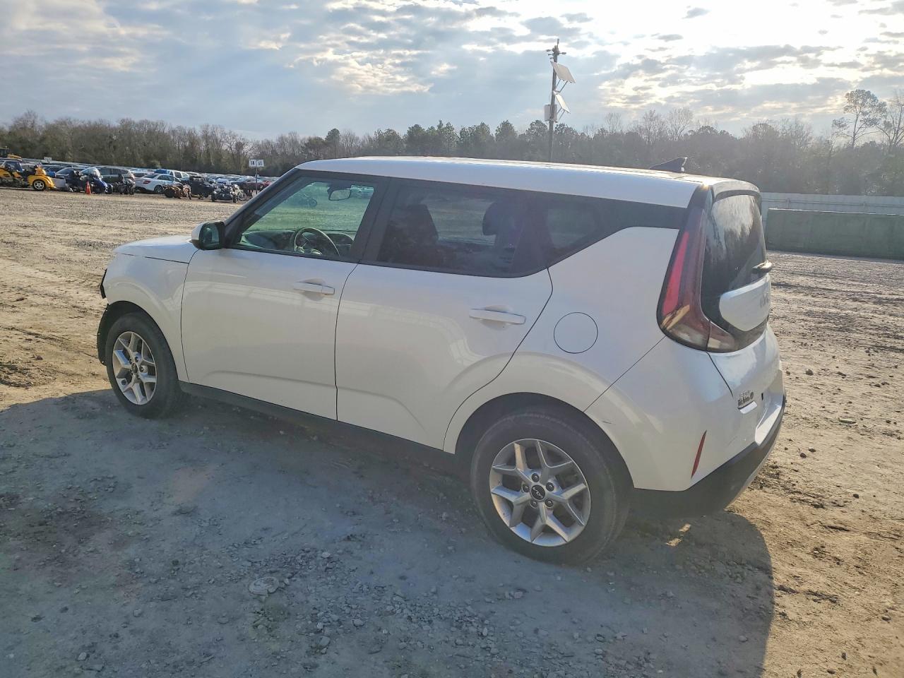 2023 Kia Soul Lx - Image 2
