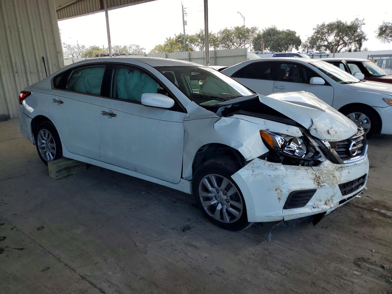 2016 Nissan Altima 2.5 S - Фото 4