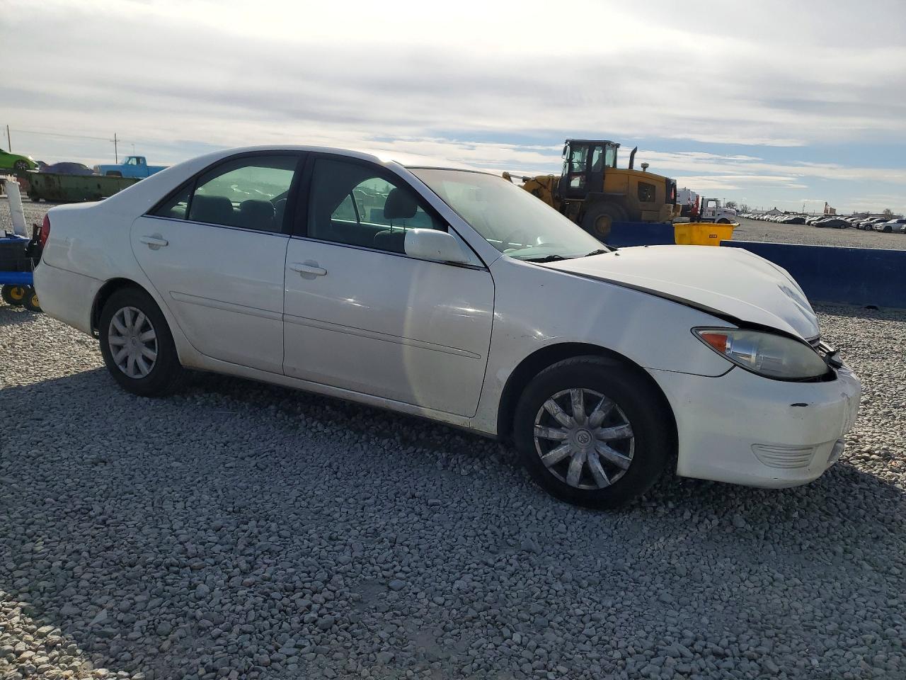 2005 Toyota Camry Le - Image 4