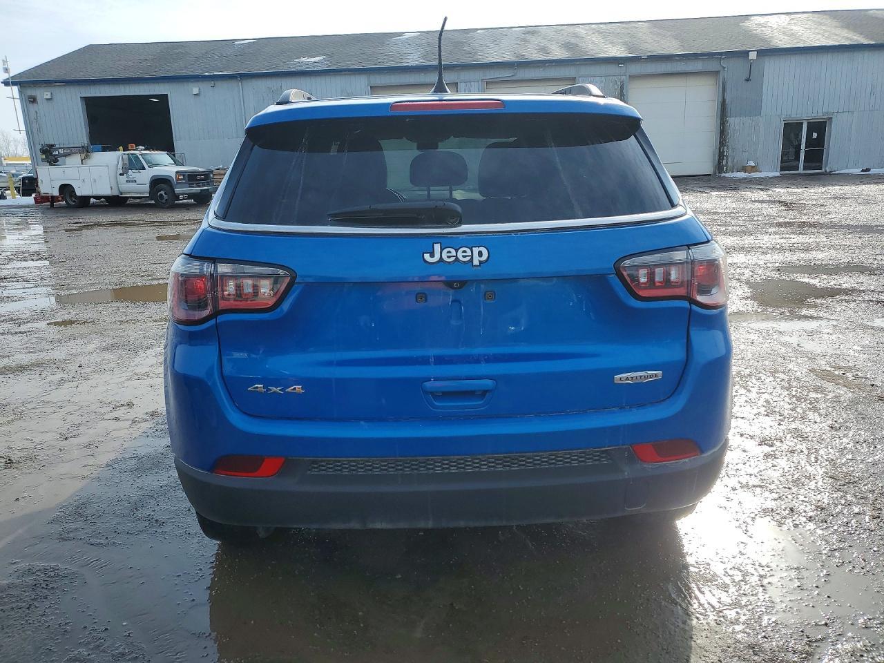 2017 Jeep Compass Latitude - Image 6