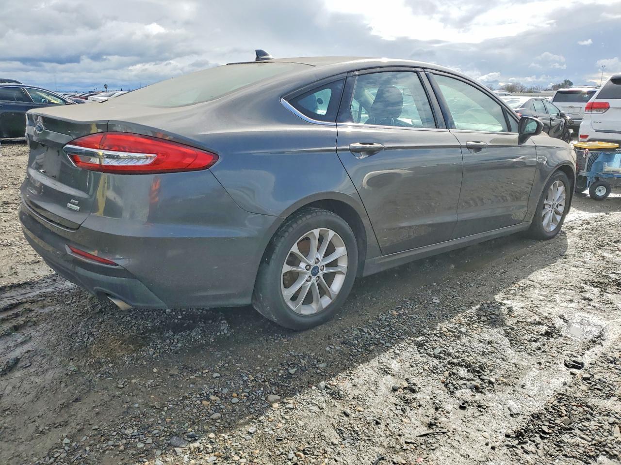 2020 Ford Fusion Se - Image 3