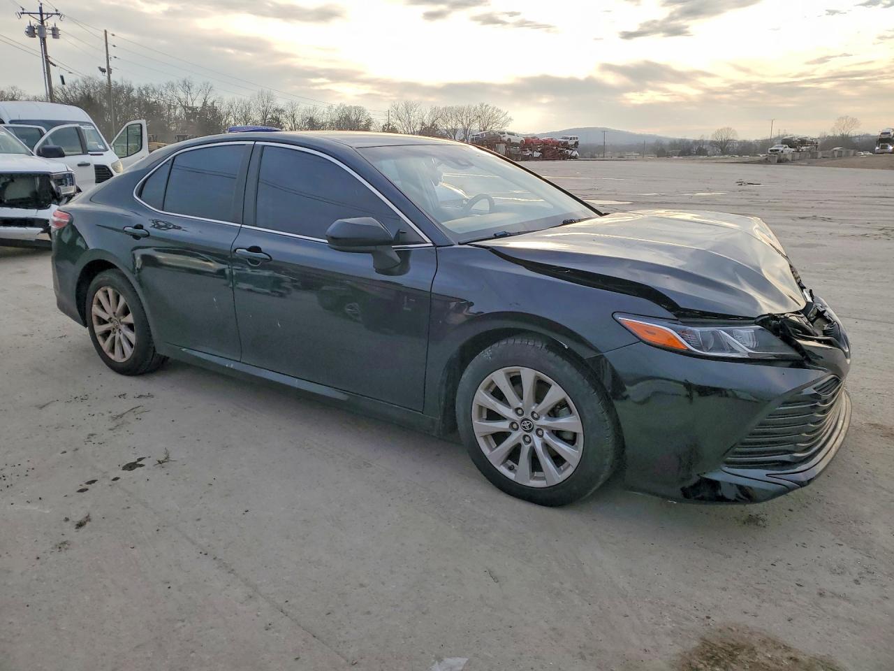 2020 Toyota Camry Le - Фото 4