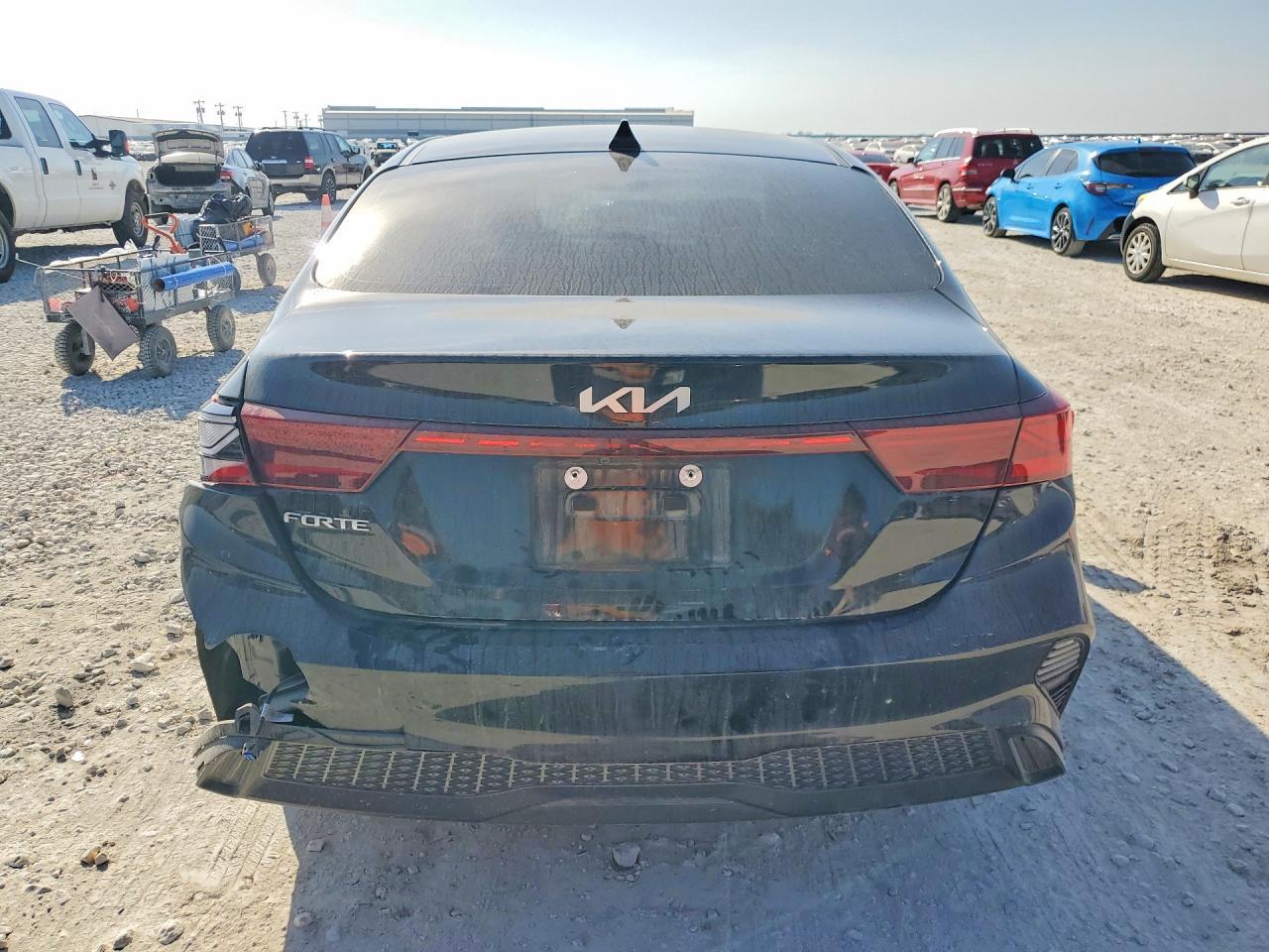 2024 Kia Forte Lxs - Image 6