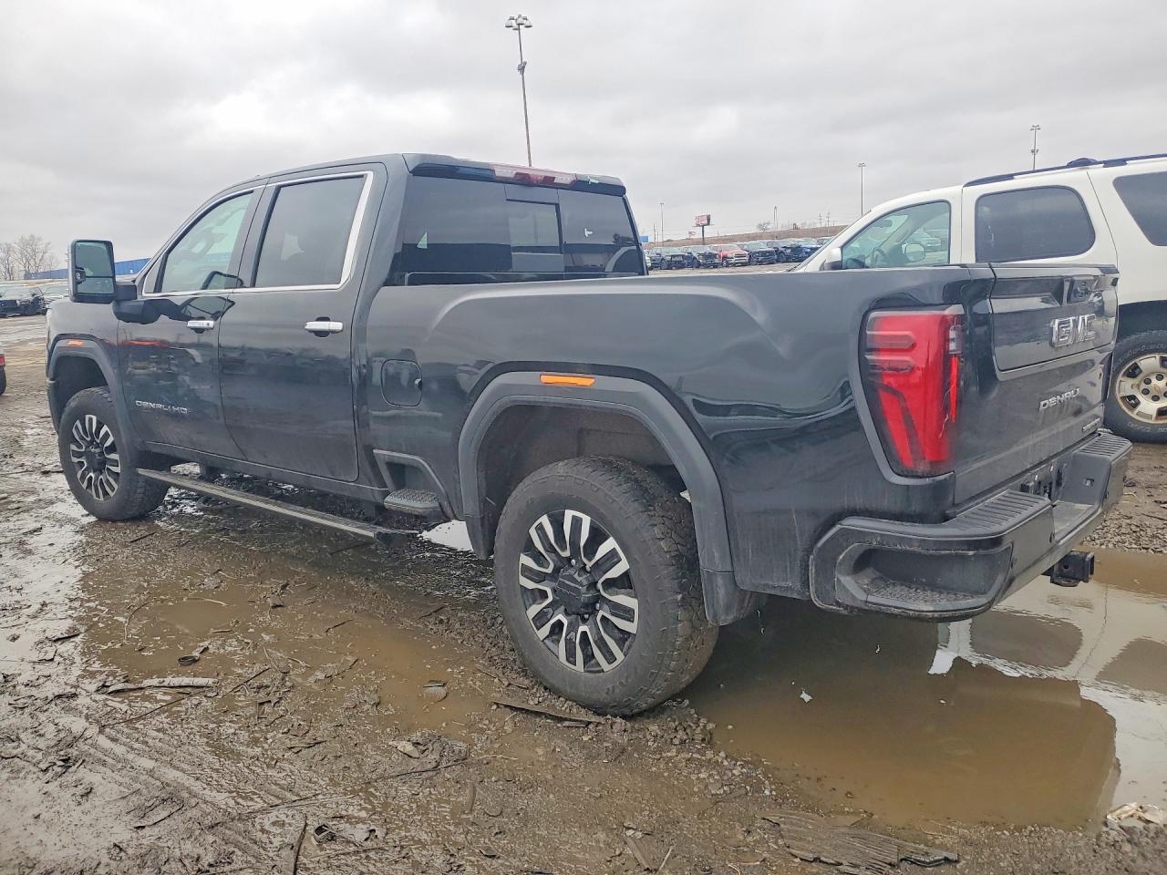 2025 GMC Sierra K2500 Denali Ultimate - Image 2