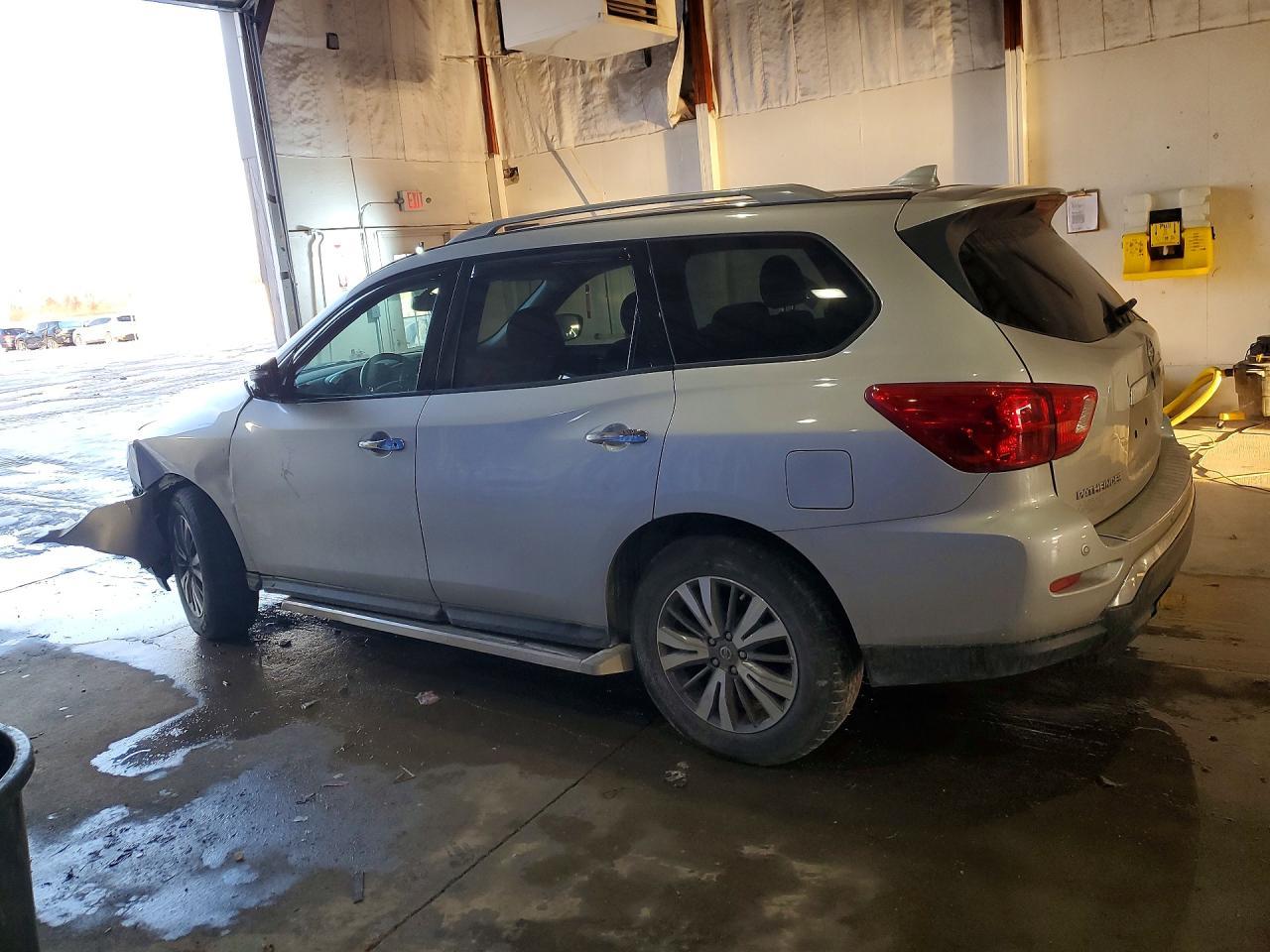 2019 Nissan Pathfinder S - Image 2