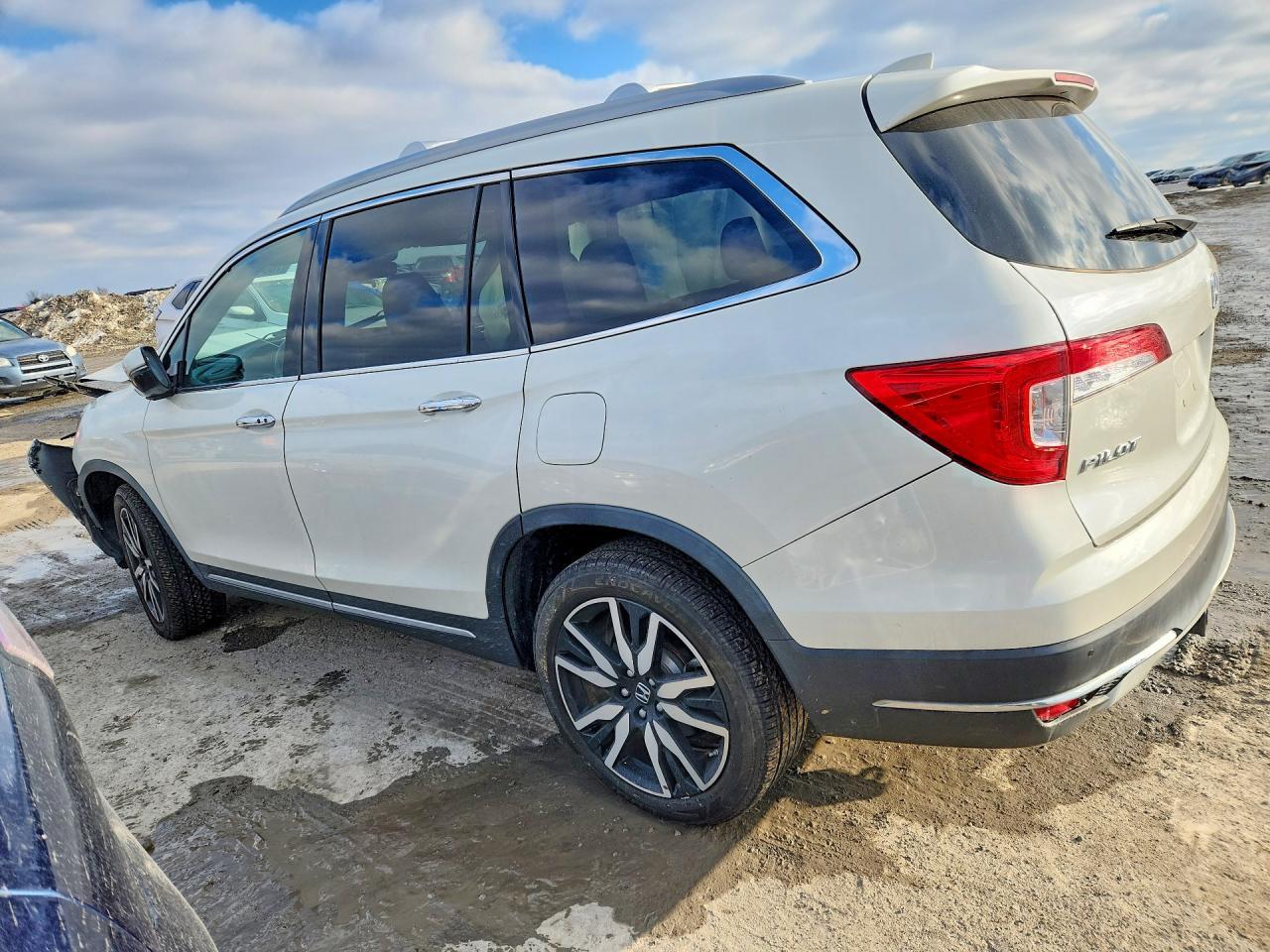 2019 Honda Pilot Touring - Image 2