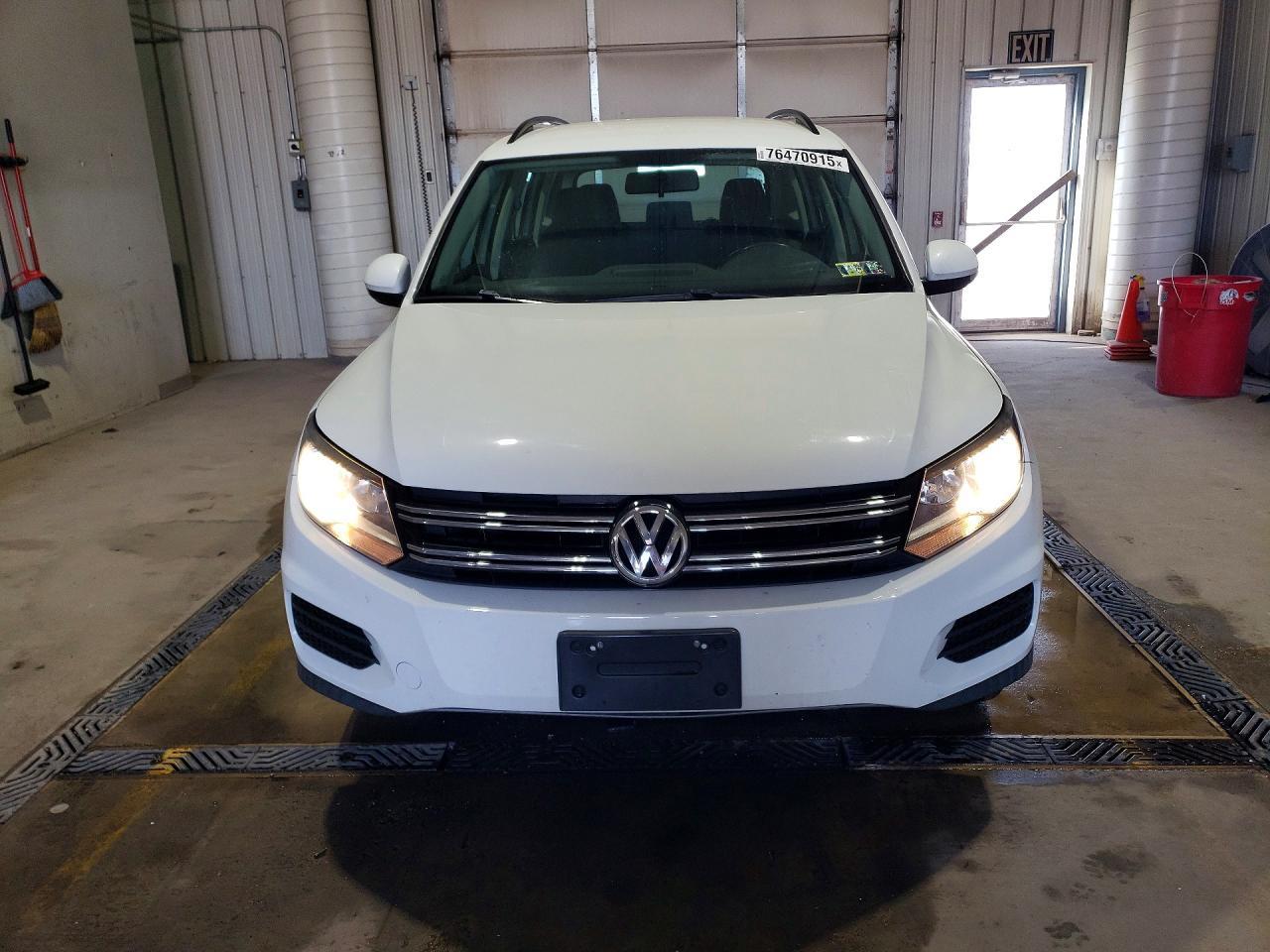 2017 Volkswagen Tiguan S - Image 5