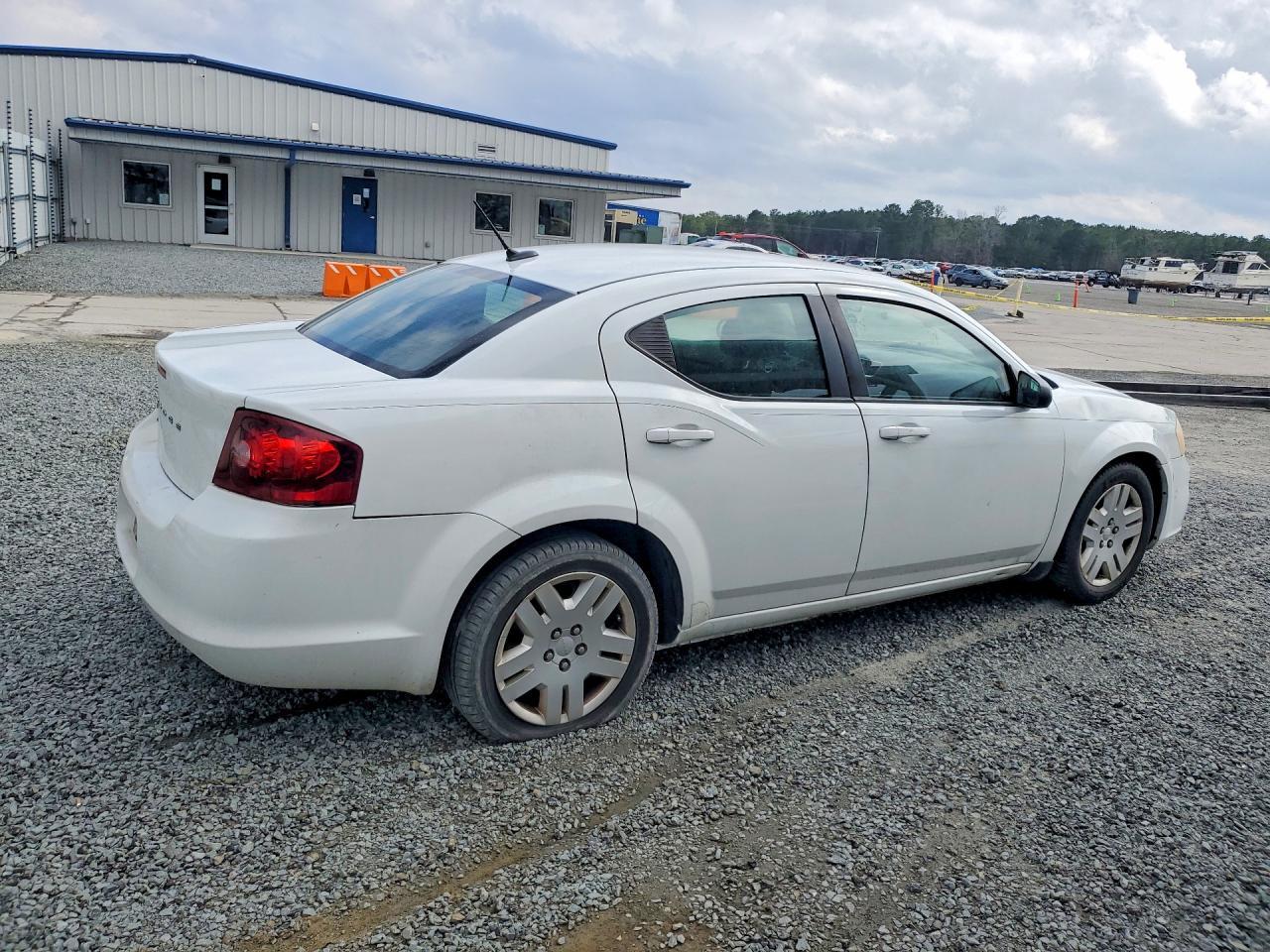 2013 Dodge Avenger - Image 3