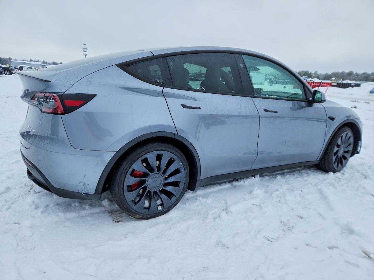 2024 Tesla Model Y - Фото 3