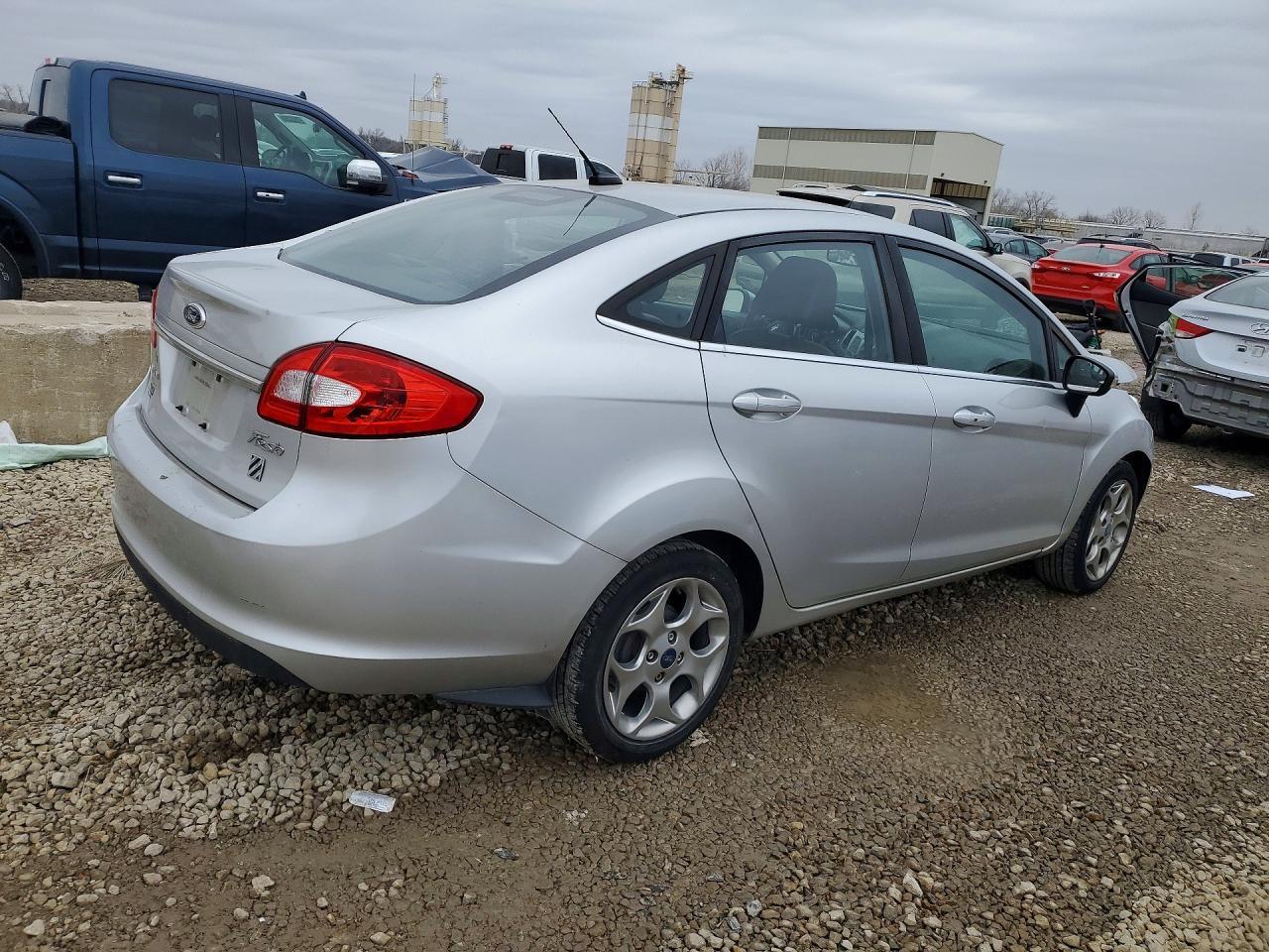 2013 Ford Fiesta Titanium - Image 3