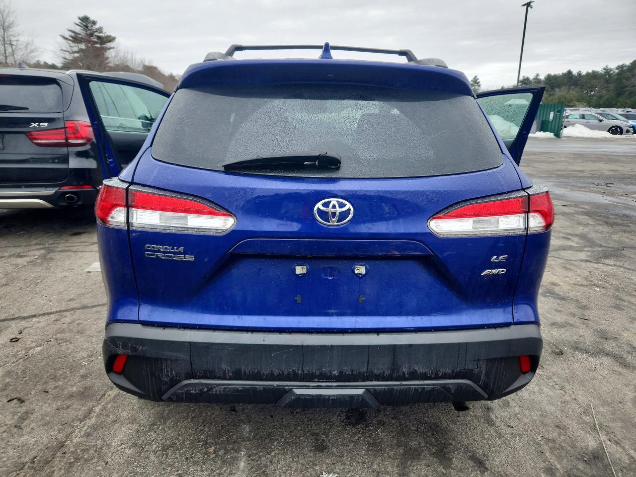 2024 Toyota Corolla Cross Le - Image 6