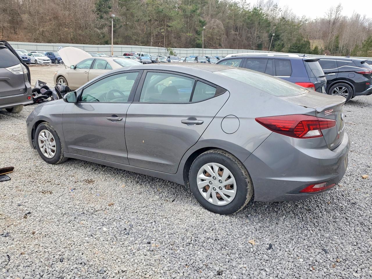 2019 Hyundai Elantra Se - Image 2