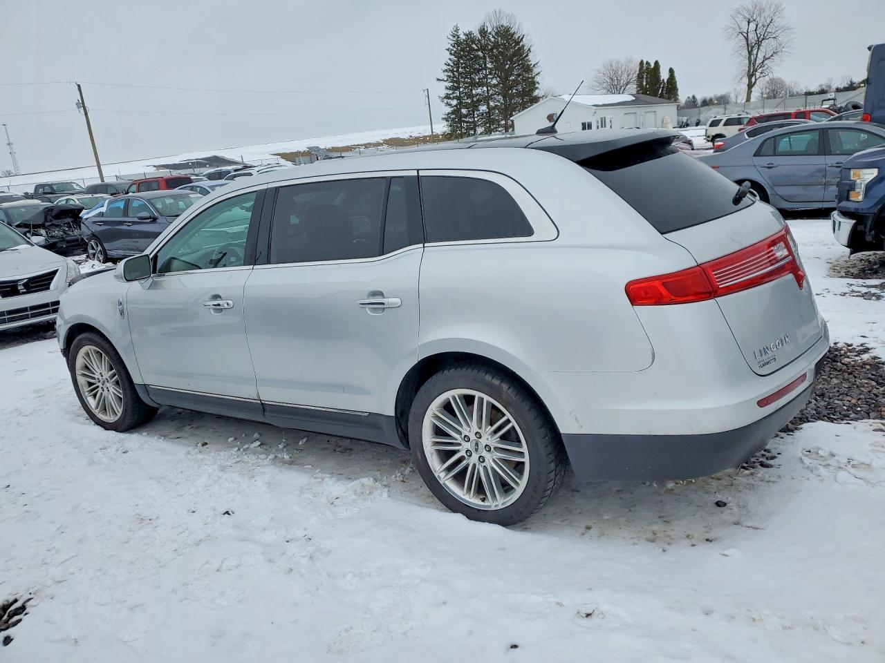 2019 Lincoln Mkt - Фото 2