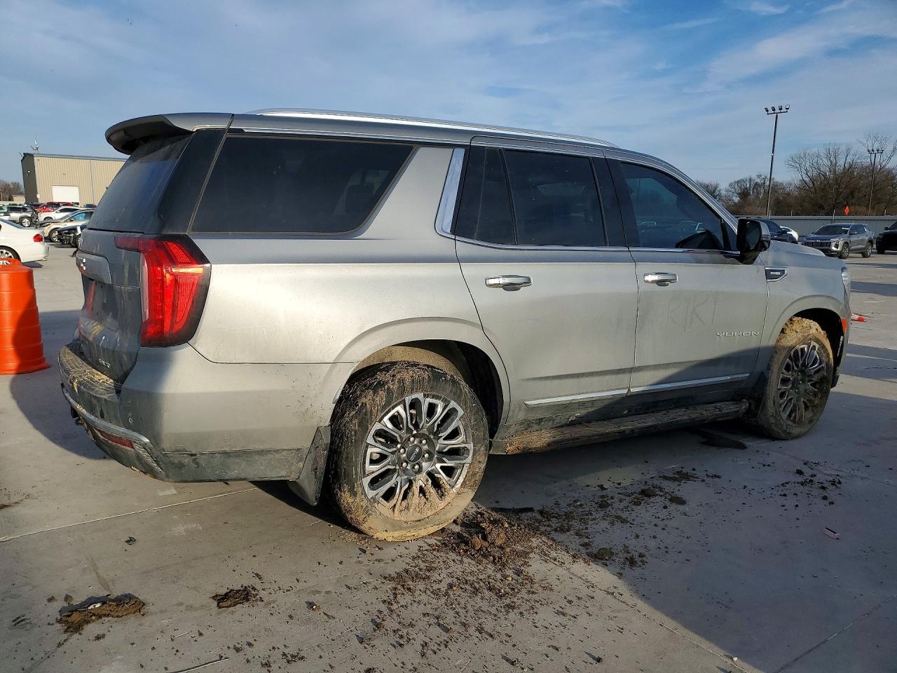 2023 GMC Yukon Slt - Фото 3