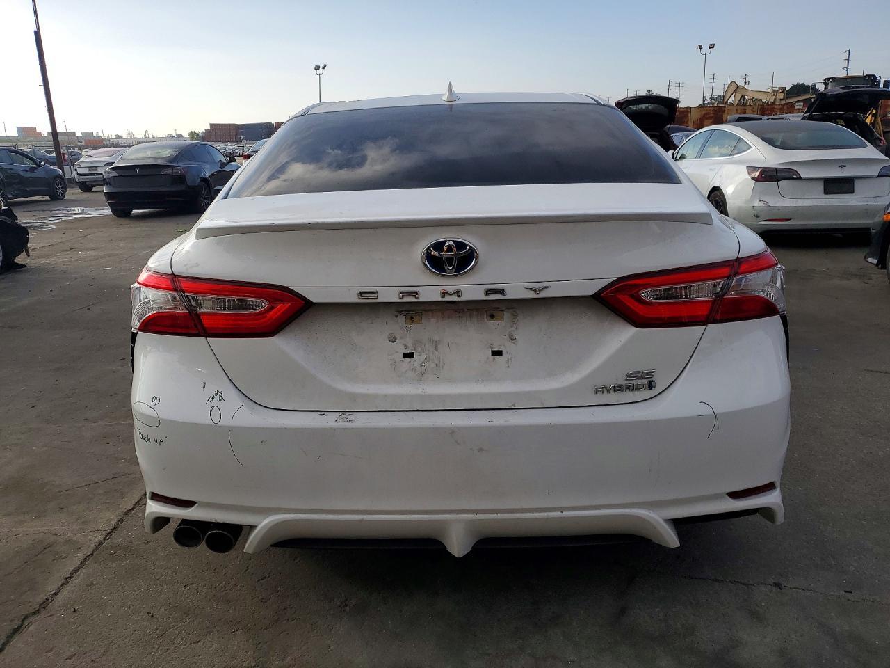 2020 Toyota Camry Se - Фото 6