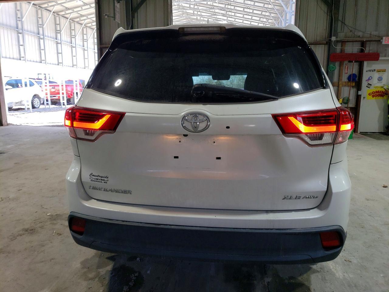 2019 Toyota Highlander Se - Фото 6