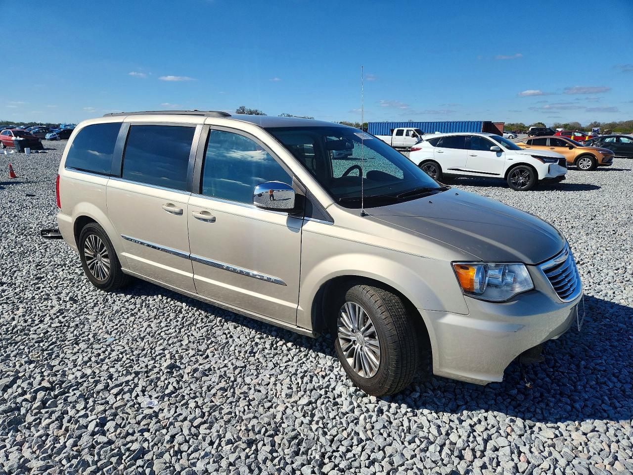 2016 Chrysler Town & Country Touring L - Фото 4