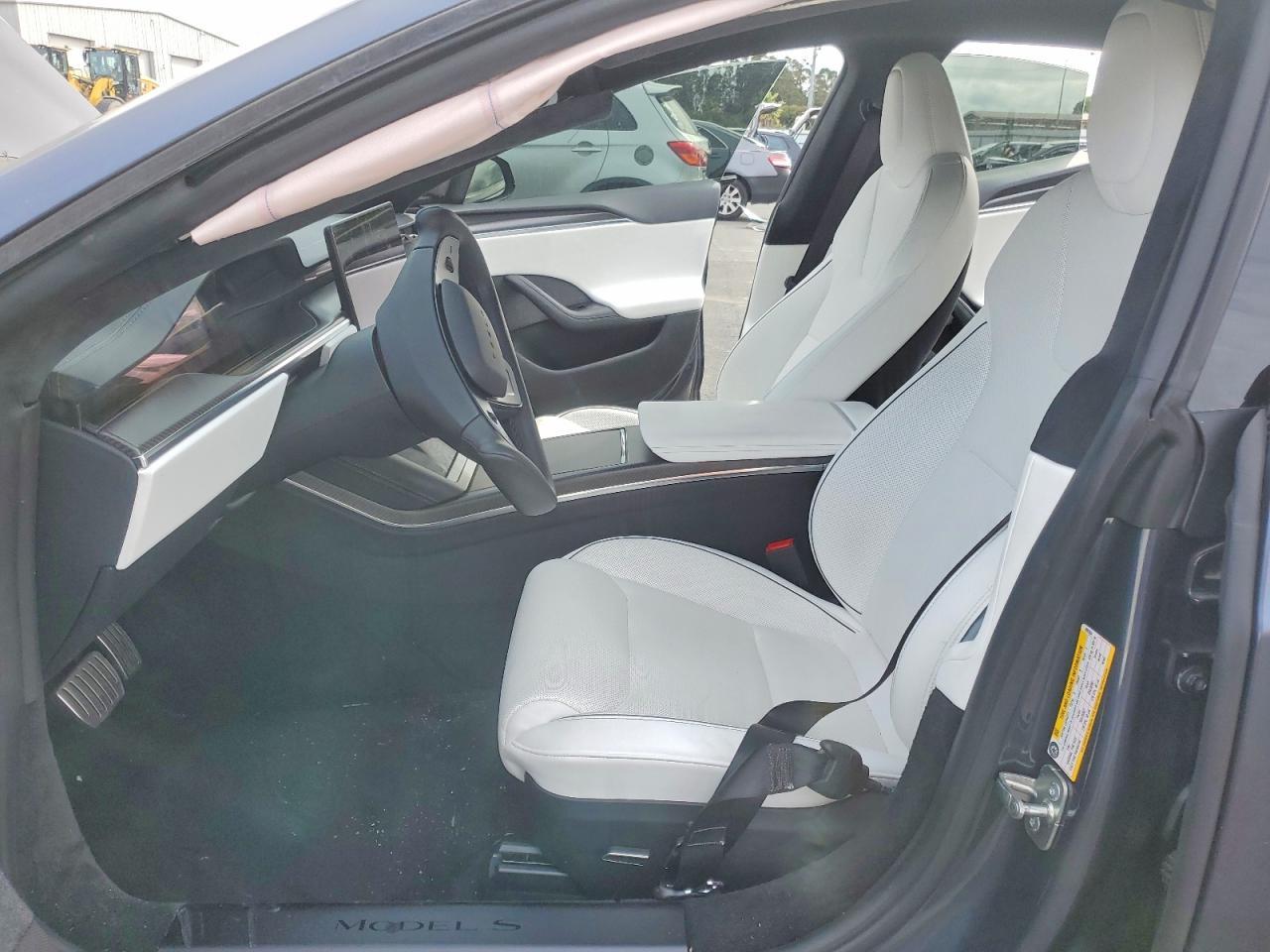 2023 Tesla Model S - Image 7