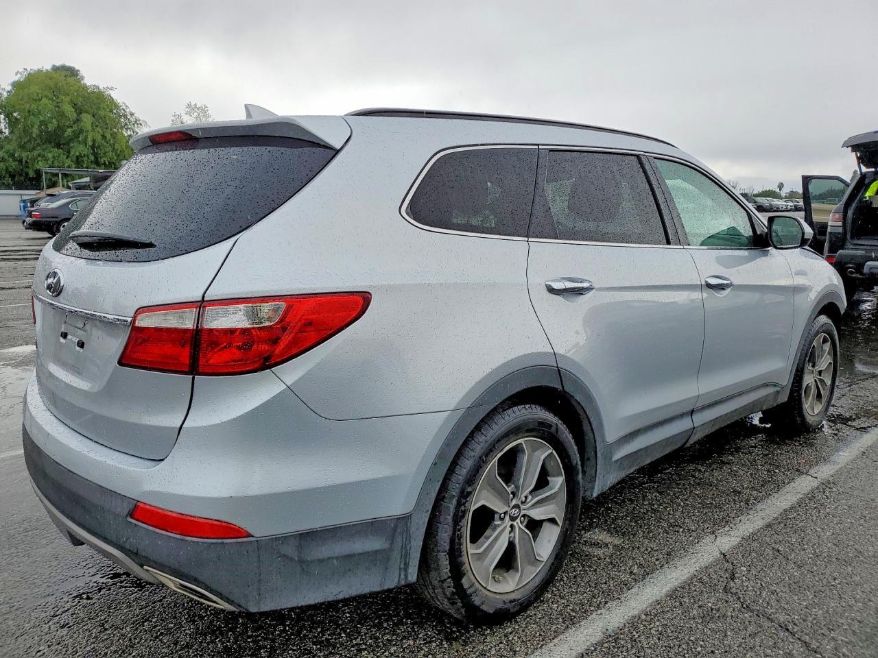2016 Hyundai Santa Fe Se - Image 3