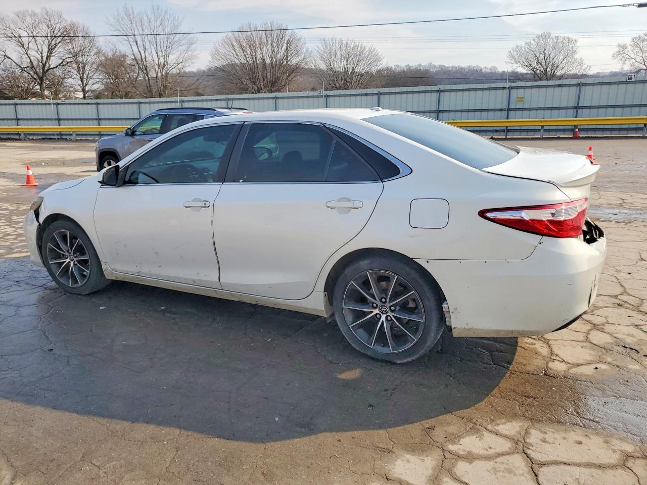 2016 Toyota Camry Xse - Фото 2
