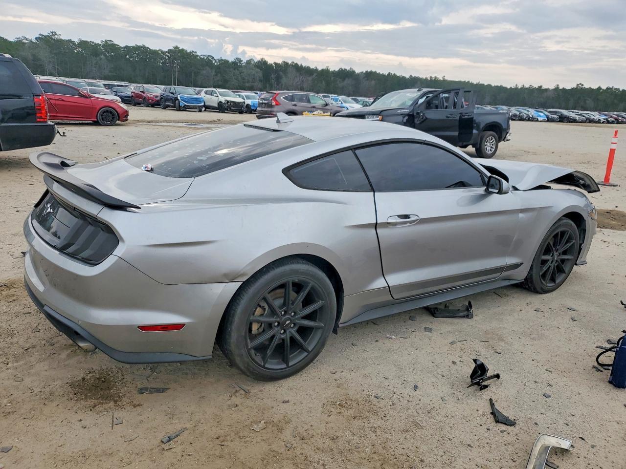 2020 Ford Mustang - Фото 3