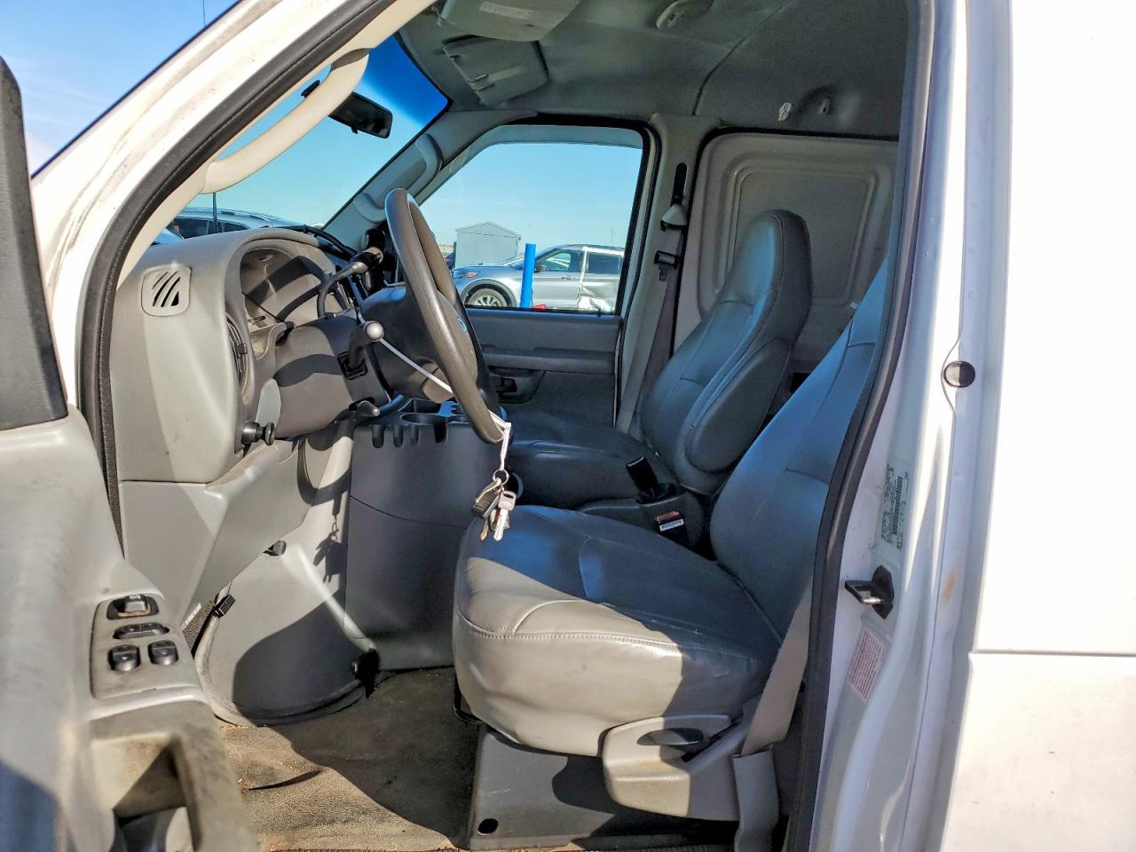 2003 Ford Econoline - Фото 7