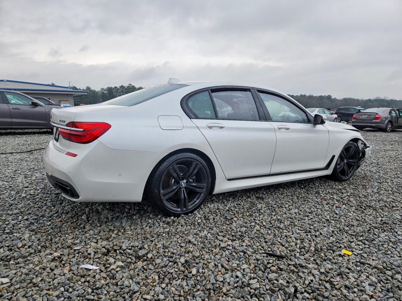 2018 BMW 750 Xi - Image 3