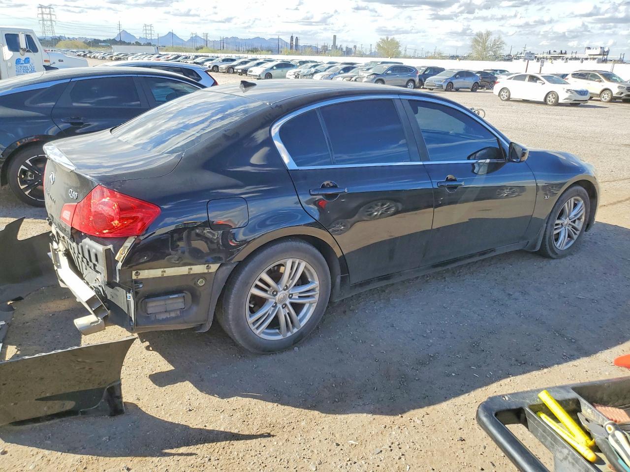 2015 Infiniti Q40 Base - Image 3