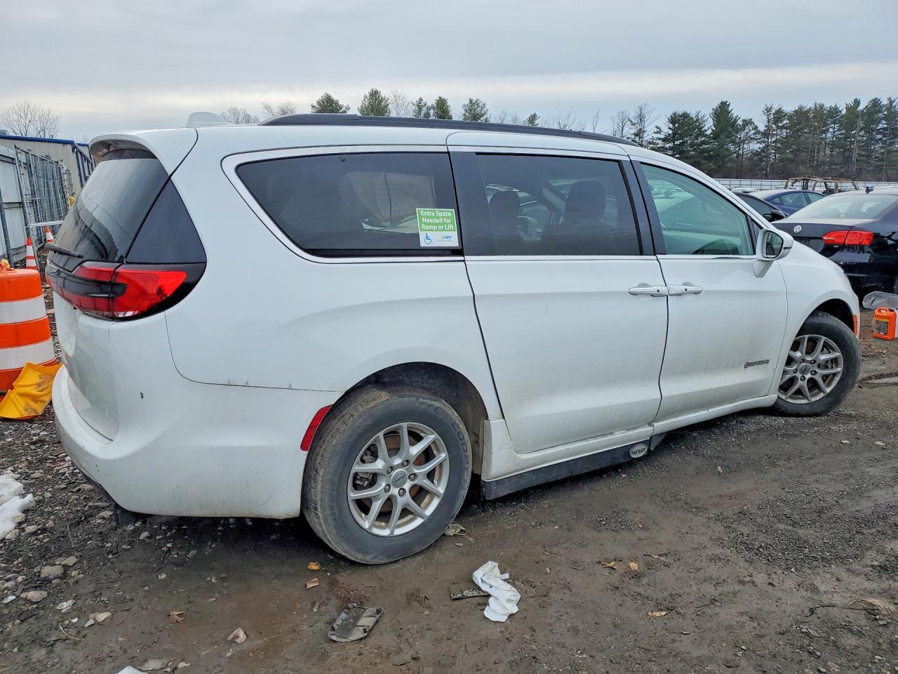 2022 Chrysler Pacifica Touring L - Фото 3