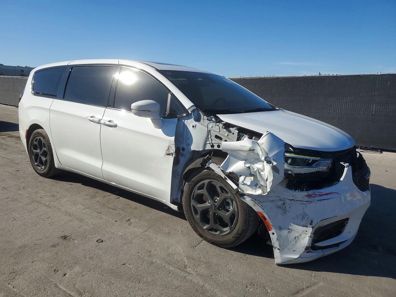 2022 Chrysler Pacifica Hybrid Limited - Фото 4
