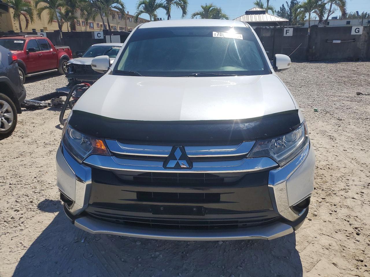 2016 Mitsubishi Outlander Se - Фото 5