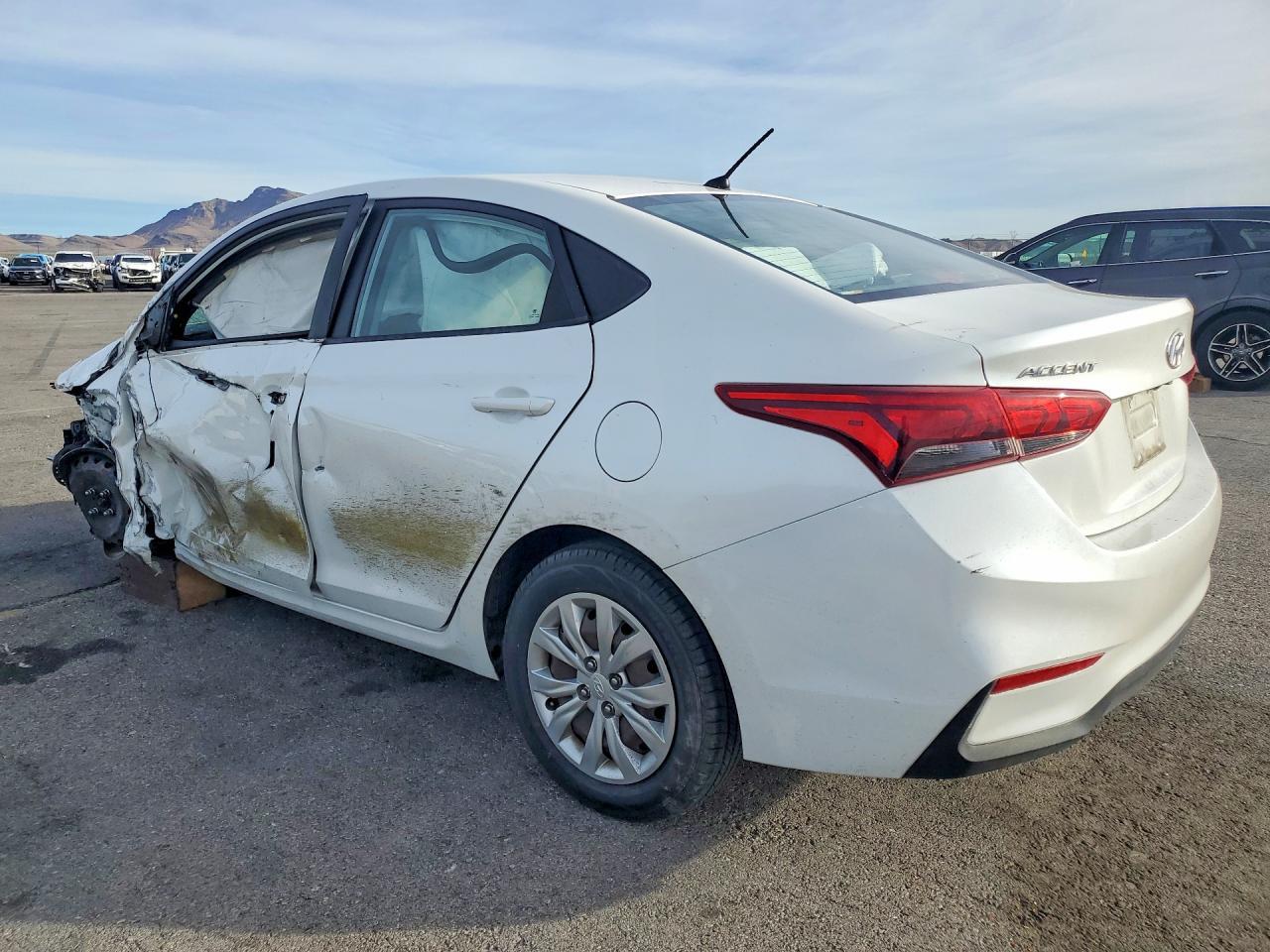 2018 Hyundai Accent Se - Фото 2