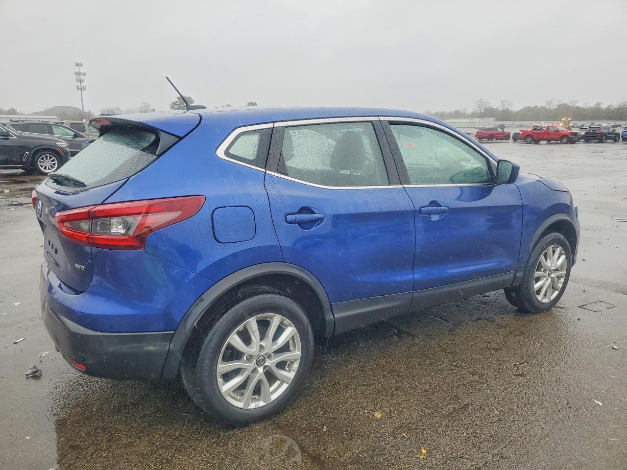 2021 Nissan Rogue Sport S - Image 3