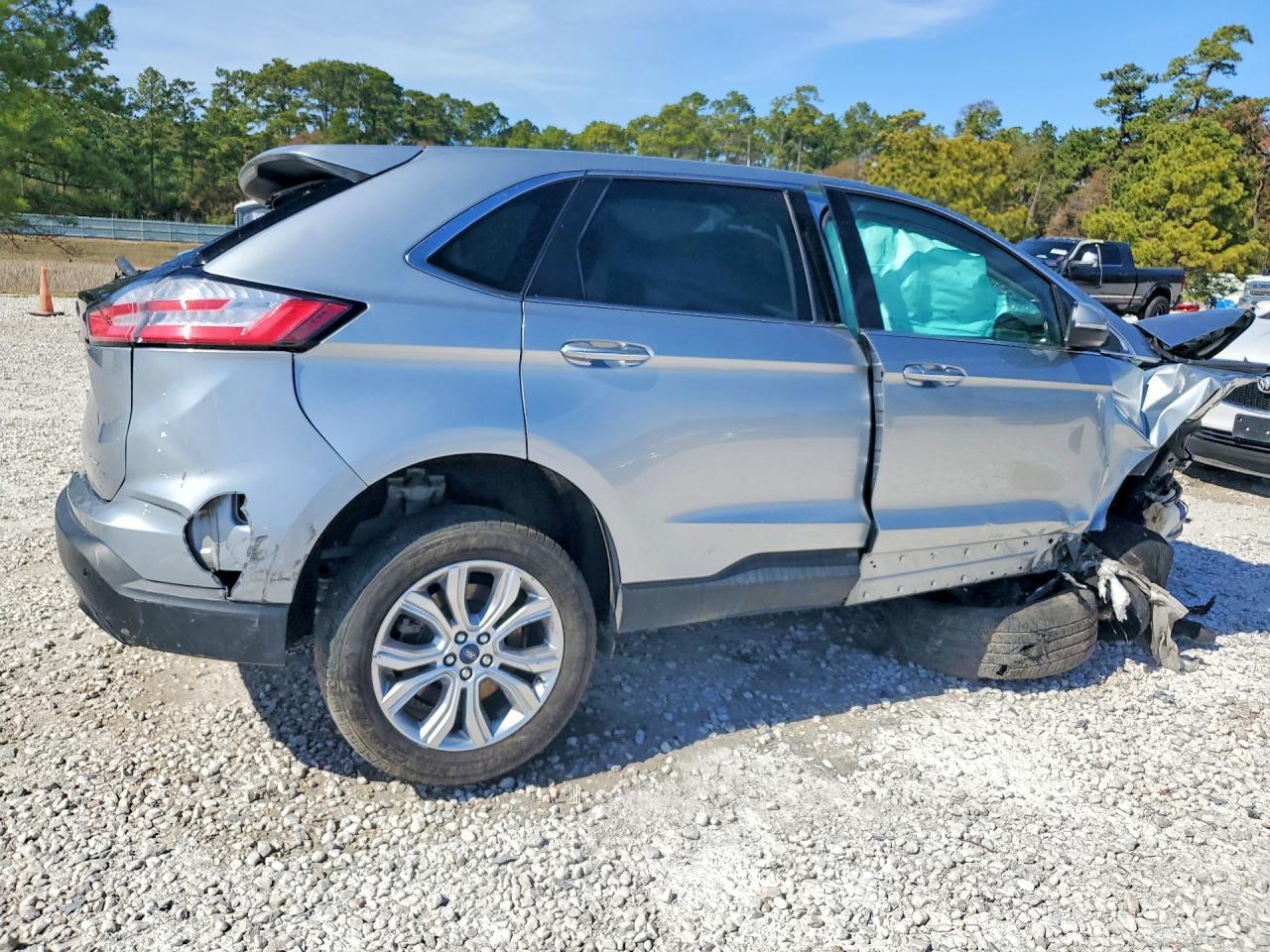 2022 Ford Edge Titanium - Фото 3