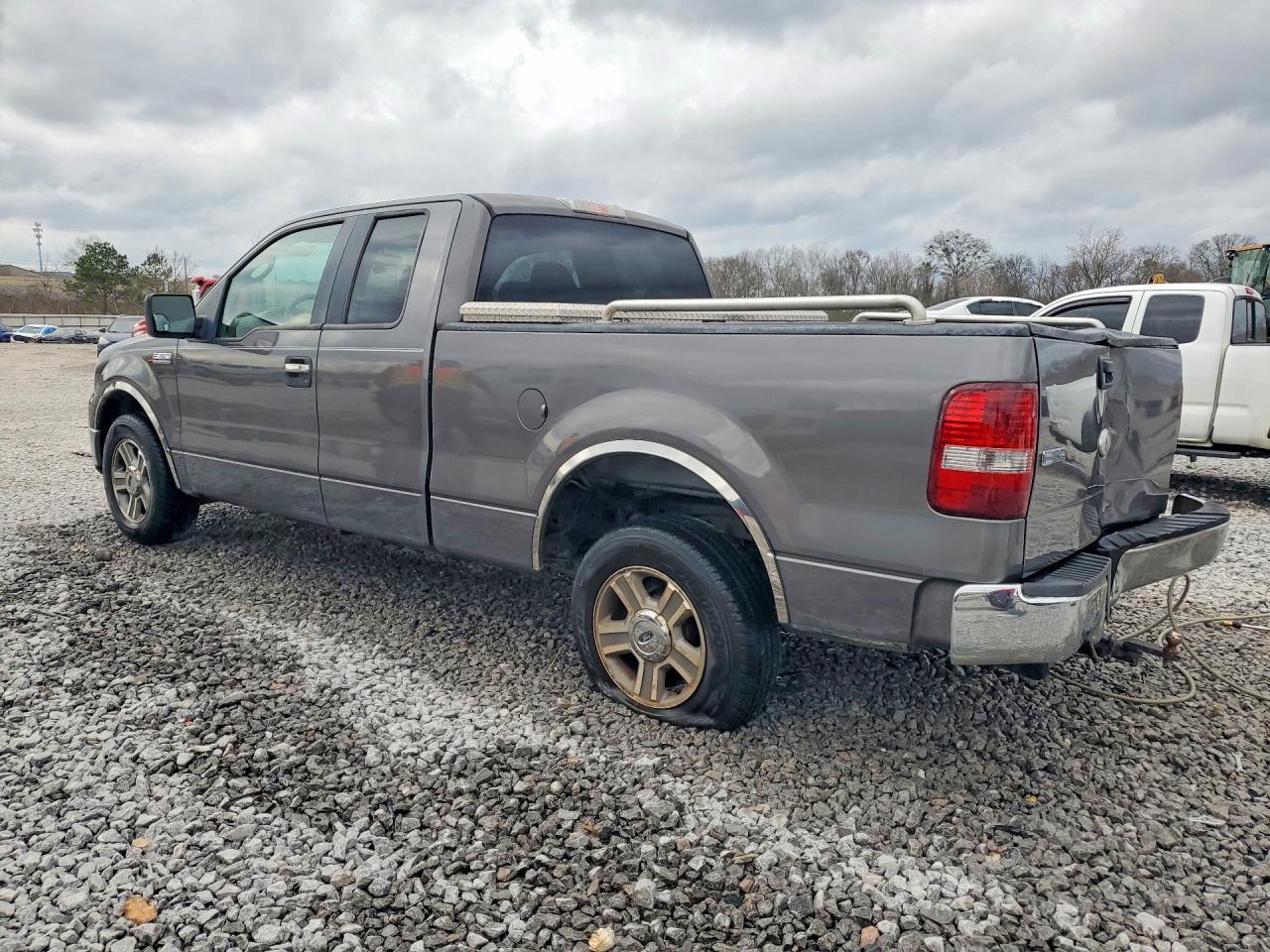 2006 Ford F150 - Image 2