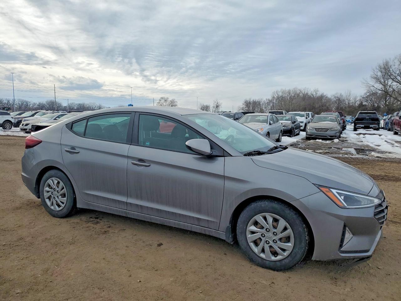 2020 Hyundai Elantra Se - Image 4