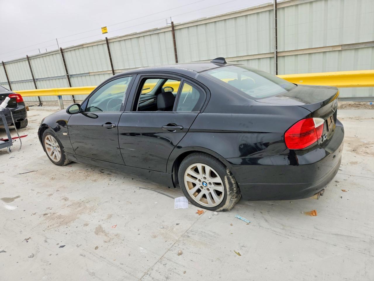 2006 BMW 325 Xi - Image 2