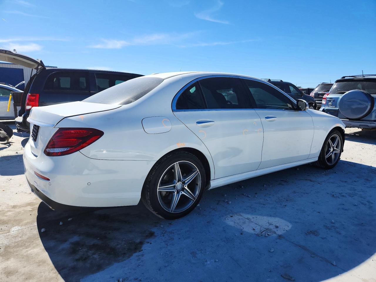 2017 Mercedes Benz E - Фото 3