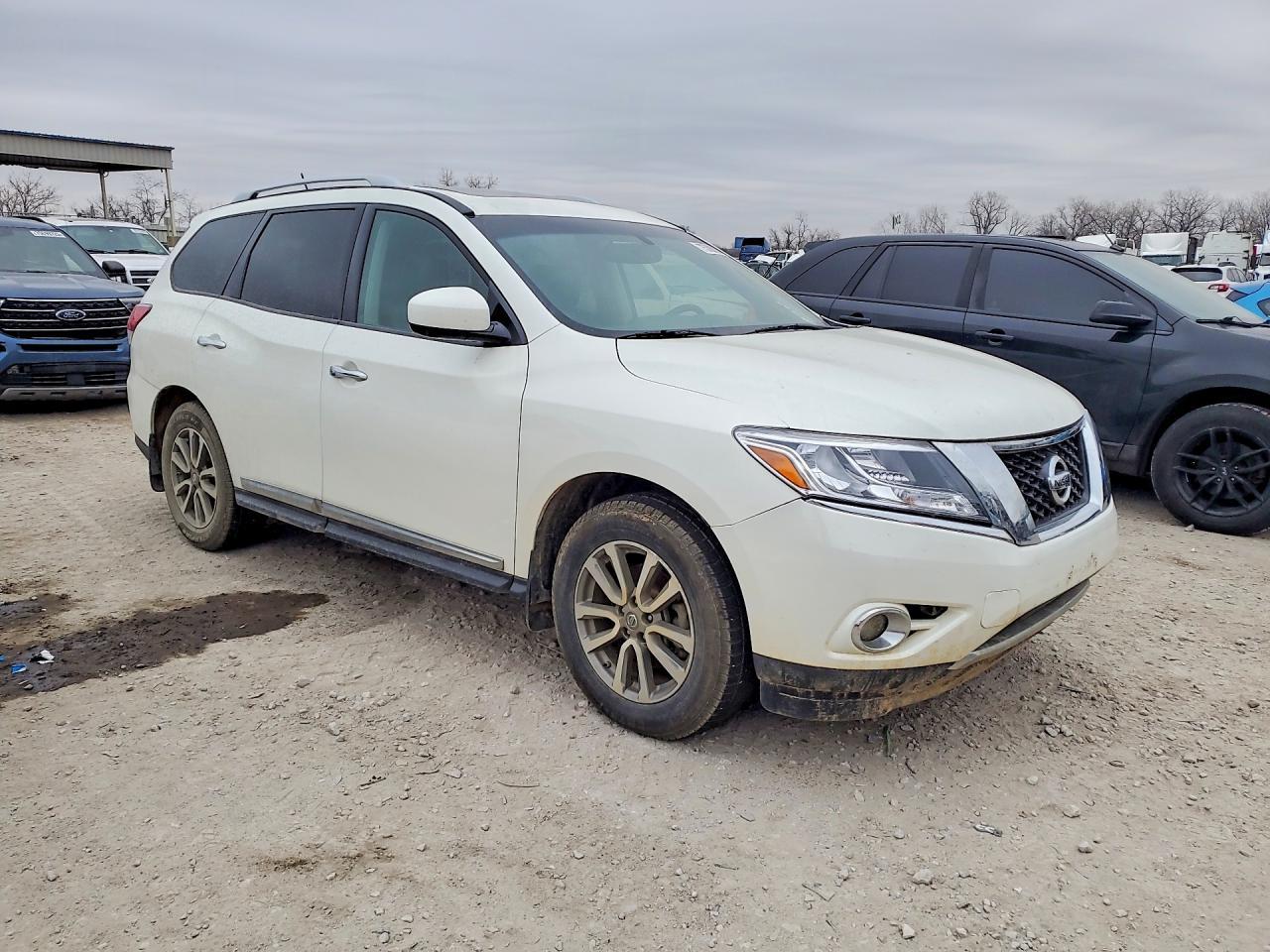 2015 Nissan Pathfinder S - Image 4