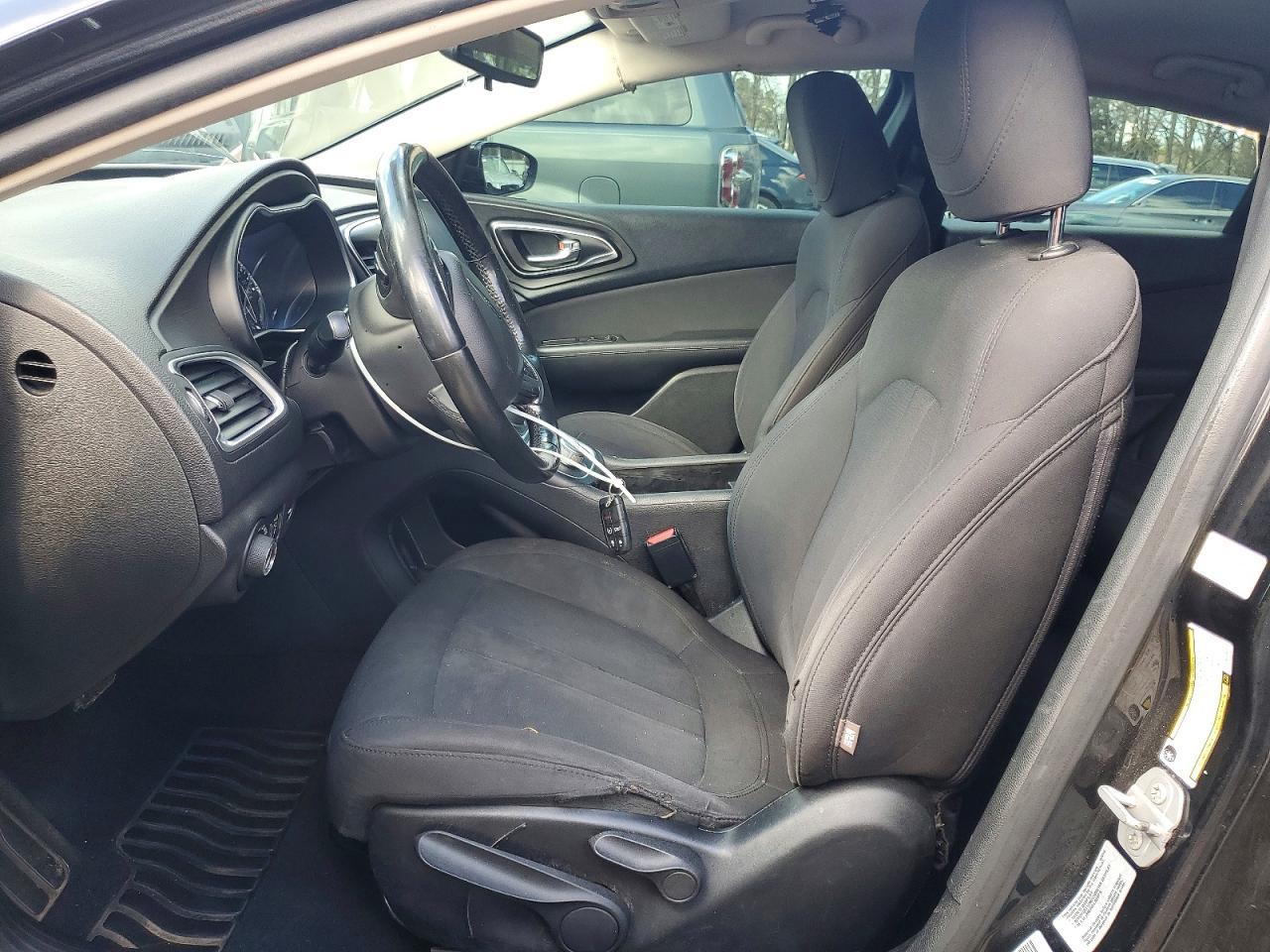 2016 Chrysler 200 Lx - Фото 7