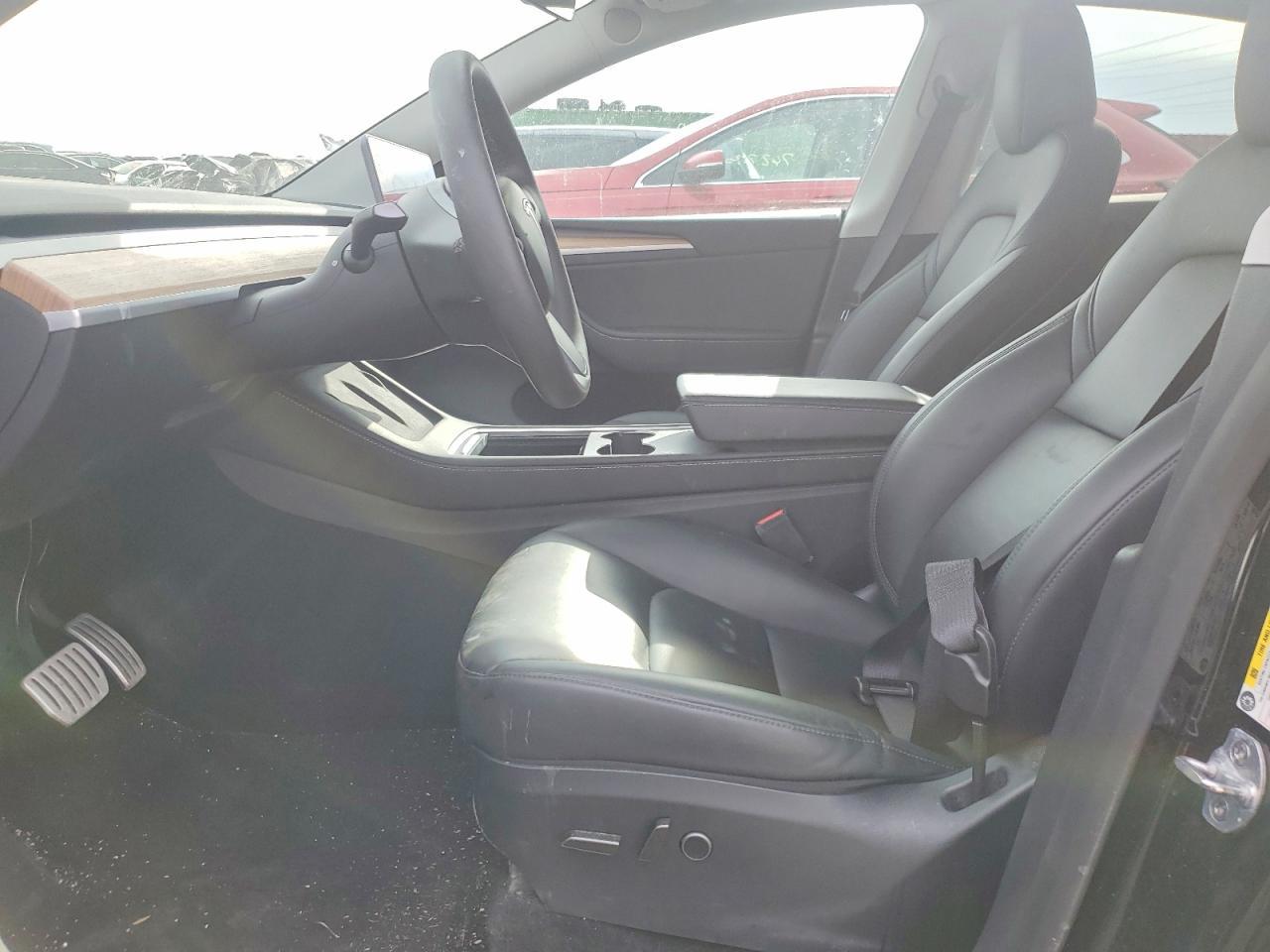 2025 Tesla Model Y - Фото 7
