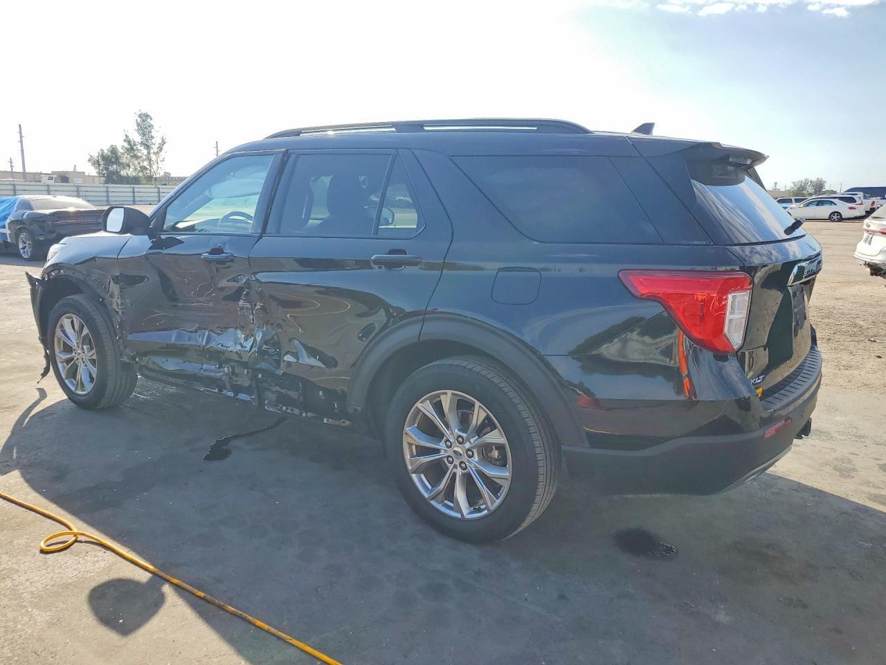 2024 Ford Explorer Xlt - Image 2