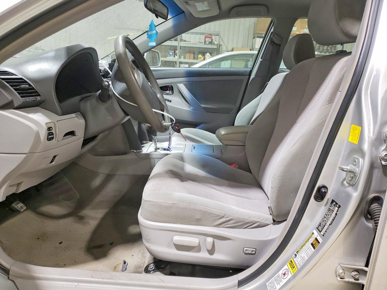 2011 Toyota Camry Le - Image 7