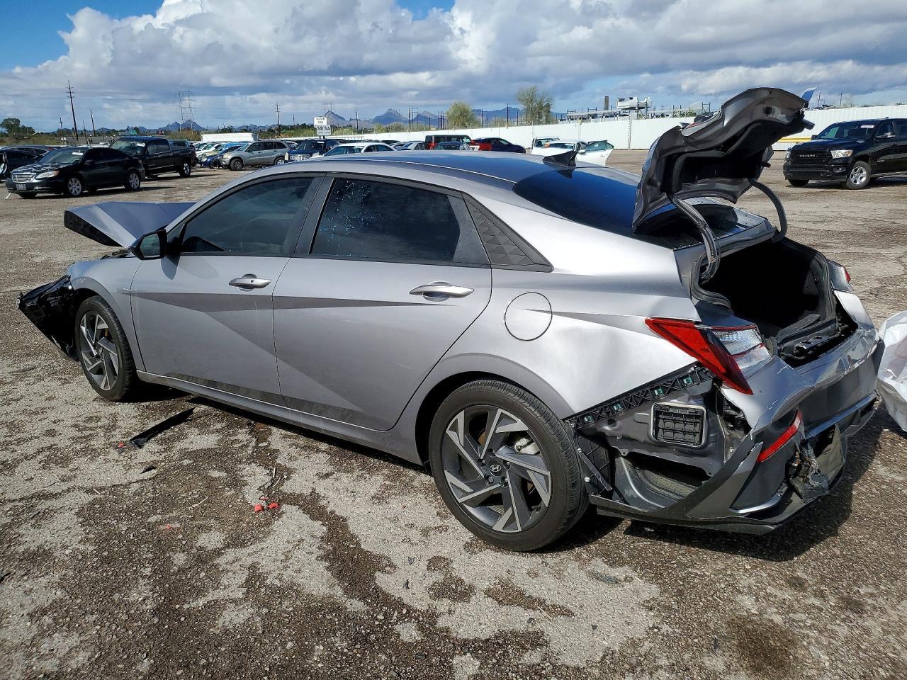 2025 Hyundai Elantra Sel Sport - Фото 2